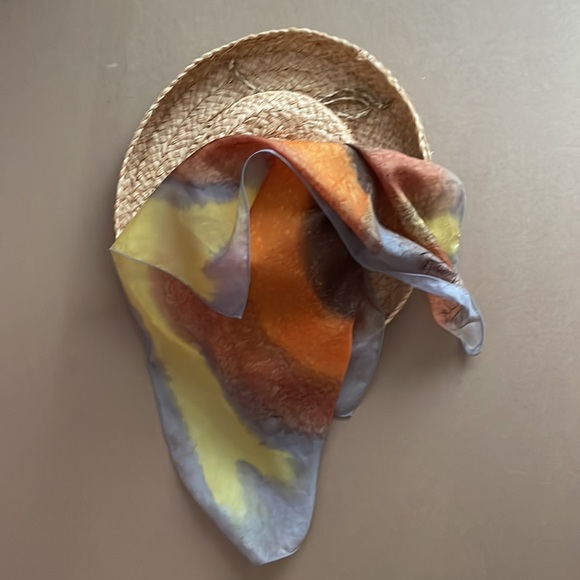 Silk Remoy d’Urville scarf 21 inches square. Has the word Paris under the name. - Picture 2 of 7